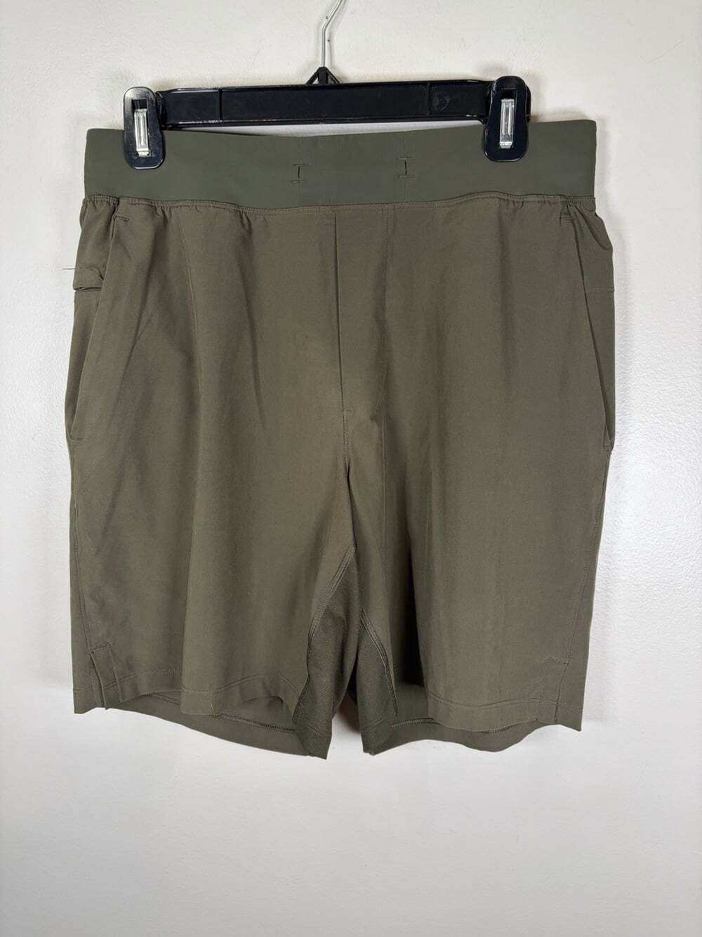Lululemon Pace Breaker Size Medium Green 7 Inch Linerless Running Gym Shorts